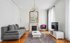 Luxury Apartment La Tour Paris